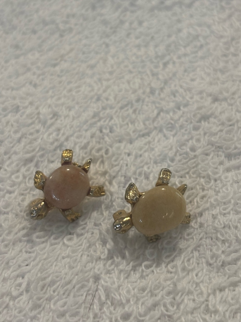 Set of 2 small turtle pins with stone shells